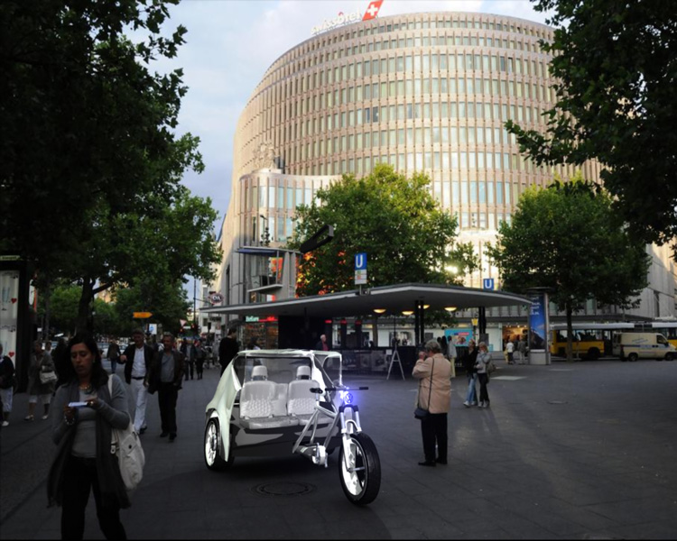 Die VW-Up Rickshaw wartet bei Tag...
